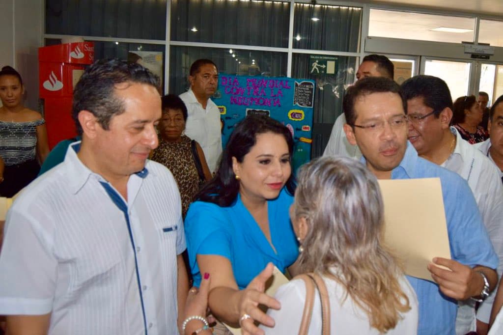Reciben a director del ISSSTE con exigencias en Chetumal