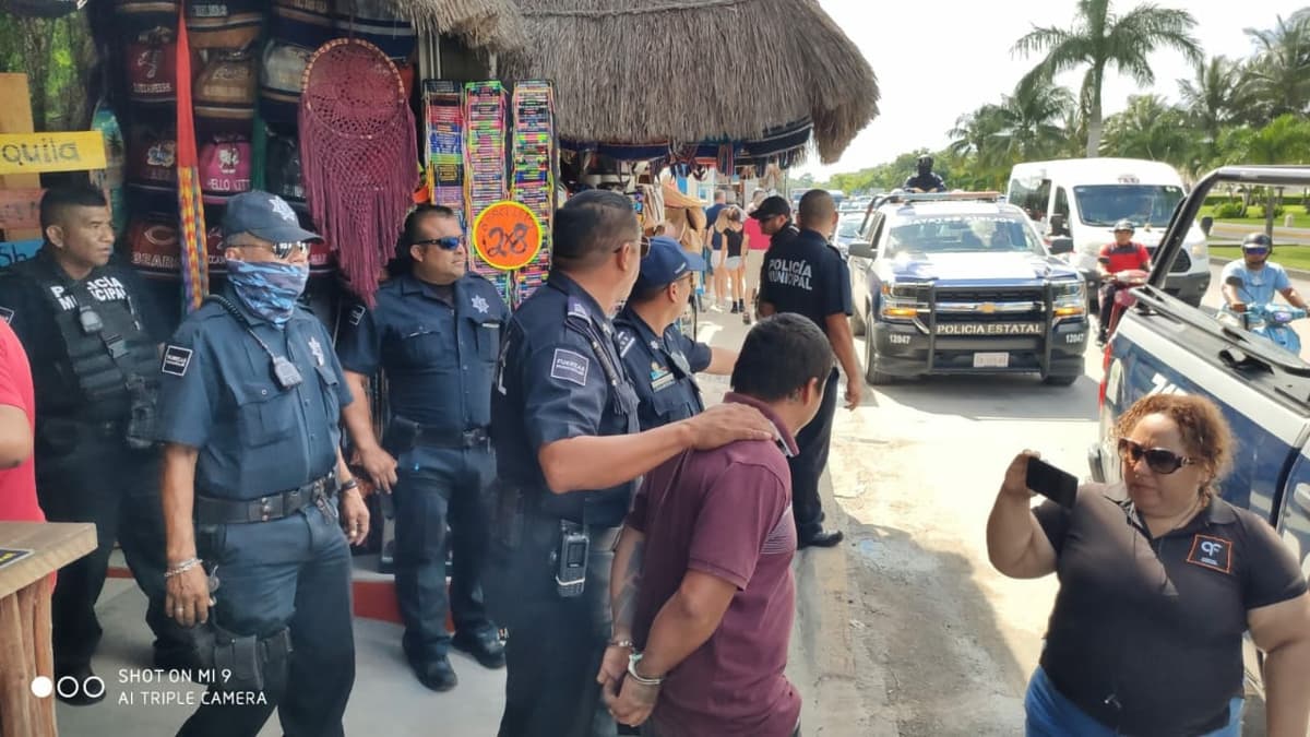 Detienen a 19 ambulantes en Cozumel