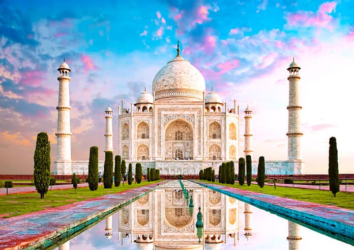 "En señal de amor", le construye copia del Taj Mahal a su esposa