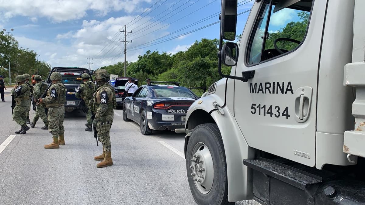 Asalta van Cancún-Playa con metralleta y secuestra a turista española