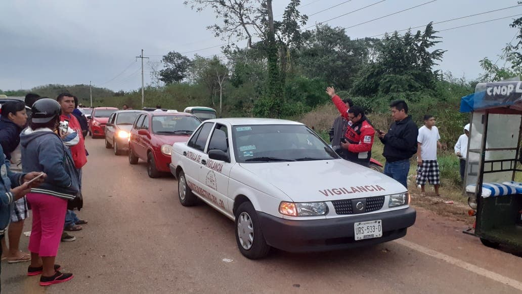 Taxistas hacen caravana en apoyo a trabajadores mayas que exigen el pago de sus salarios