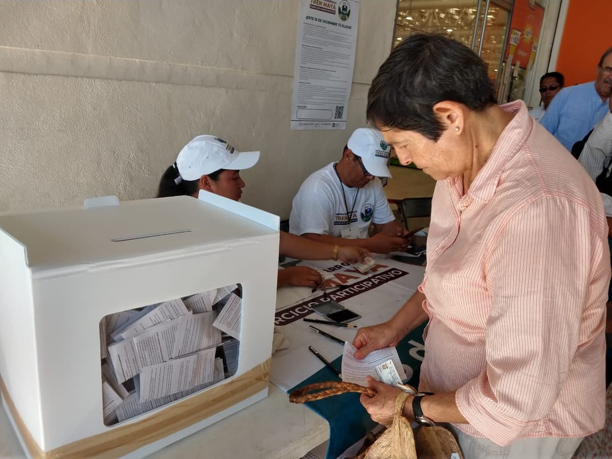 Consulta del Tren Maya en Playa del Carmen con excelente participación