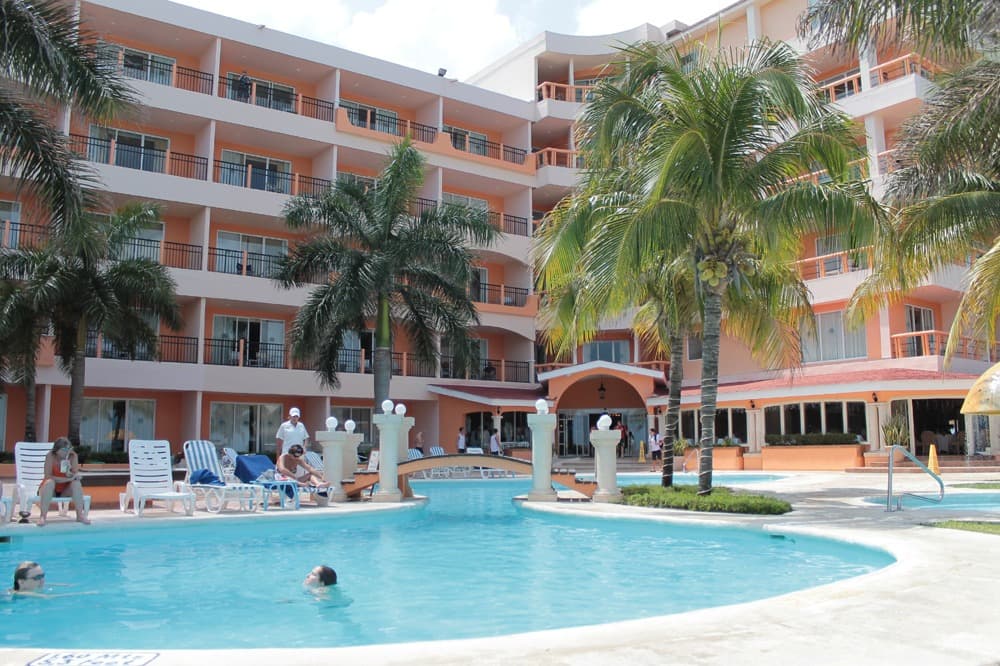 "Azotaron" descansos solidarios al 10% de trabajadores de hoteles en la Riviera Maya