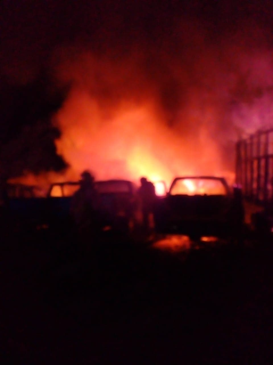 Se incendia corralón en Bacalar