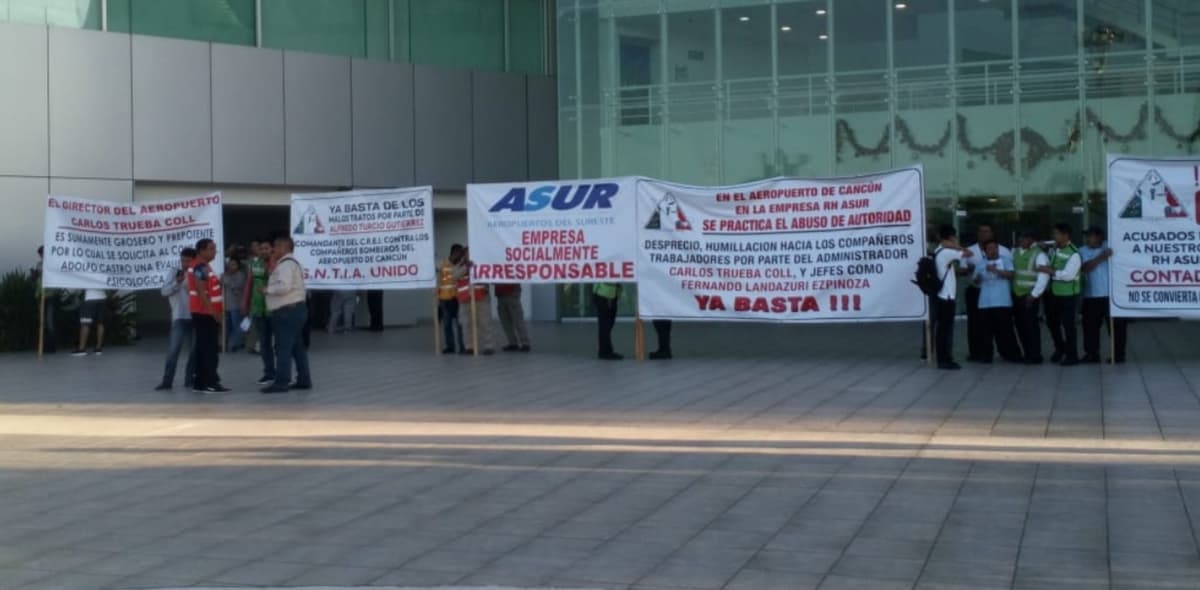 Realizan paro trabajadores del Aeropuerto Cancún