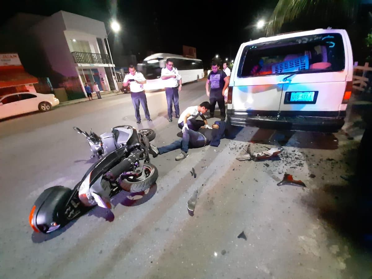 Motocicclista alcoholizado se estampa y pierde los dientes en Villas del Sol