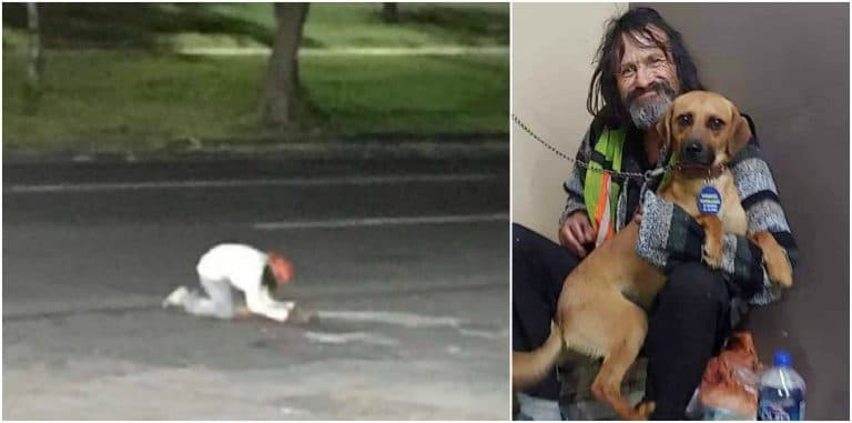 Hombre en situación de calle le llora a su perrito atropellado