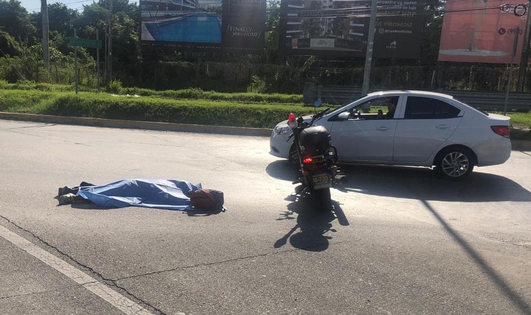 Choca y muere motociclista en el Distribuidor Vial de Cancún