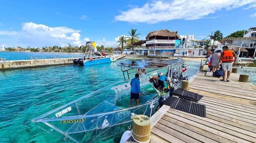 ¡Viaja en una lancha transparente y surca los mares de Quintana Roo!
