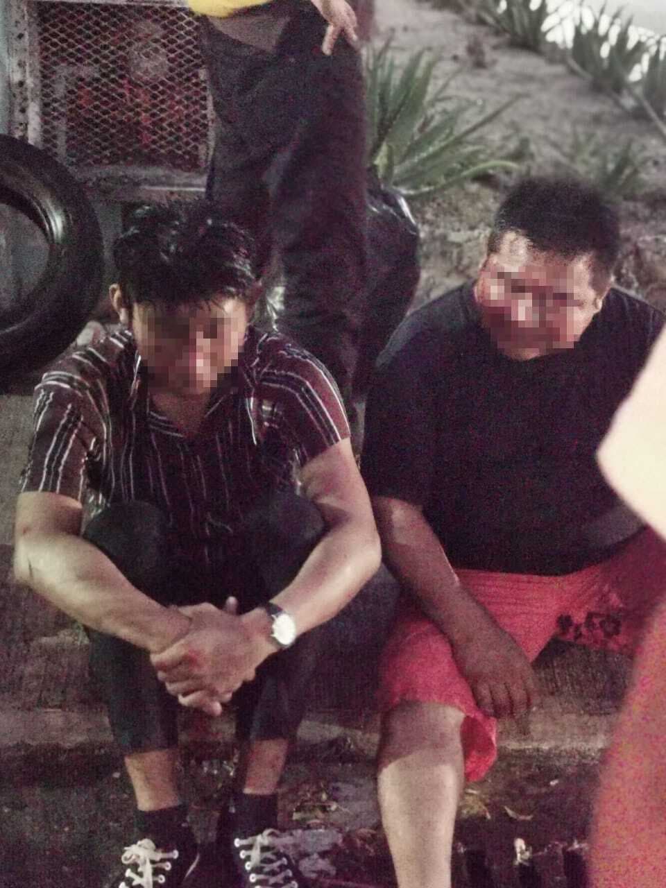 Vecinos capturan y golpean a supuestos asaltantes, en Cancún