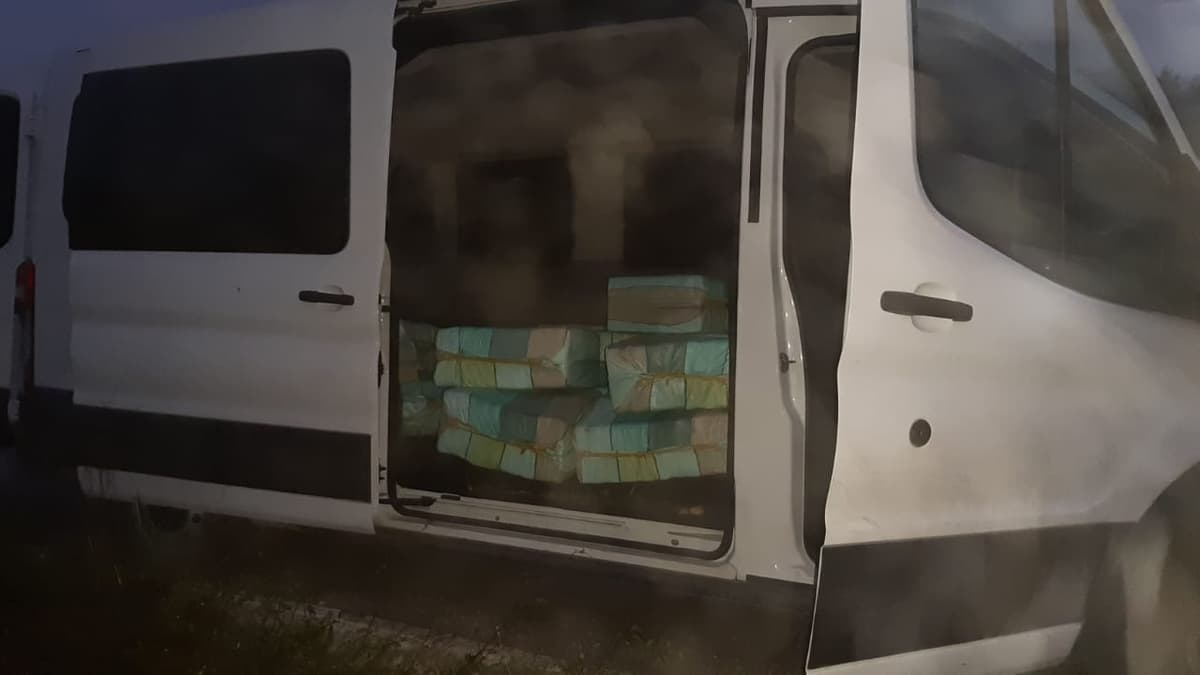 Tras aseguramiento de aeronave en Bacalar, ejército incauta casi una tonelada de cocaína