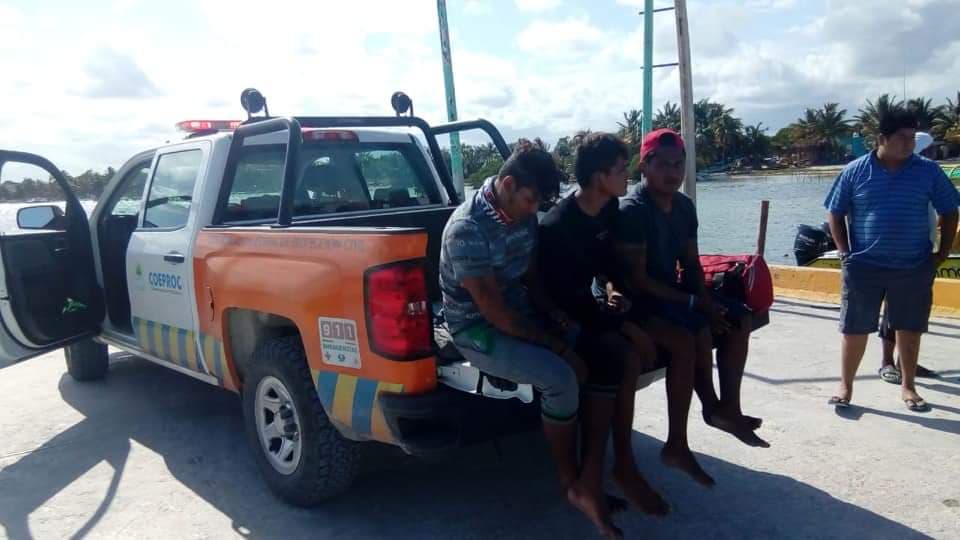 Encuentran con vida a pescadores náufragos de Xcalak