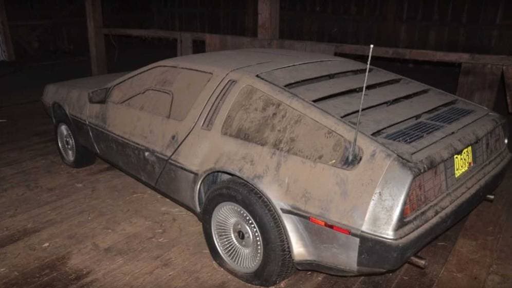 Encuentran un DeLorean en el granero familiar ¡abandonado hace 32 años!