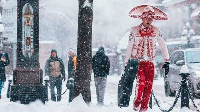 Mariachi en Vancouver se hace viral por épica fotografía