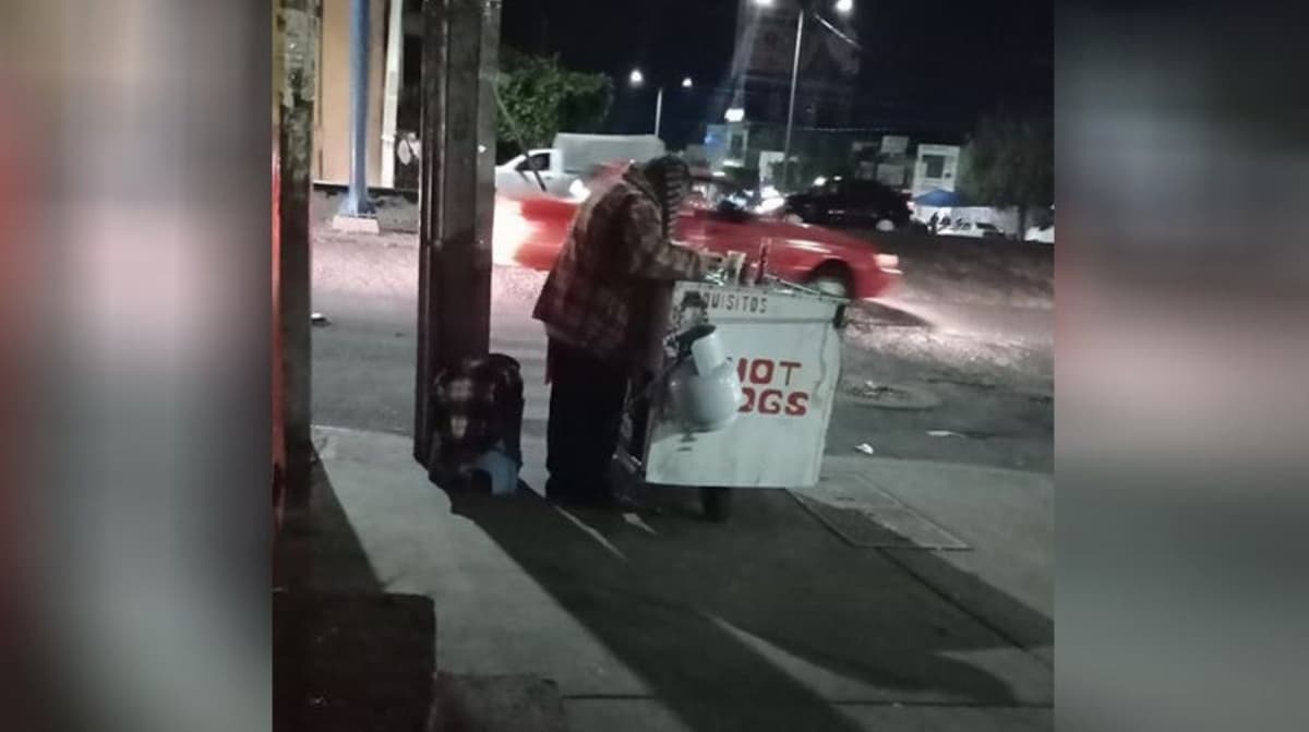 Abuelito sin clientes se hace viral en redes y abarrotan su puesto