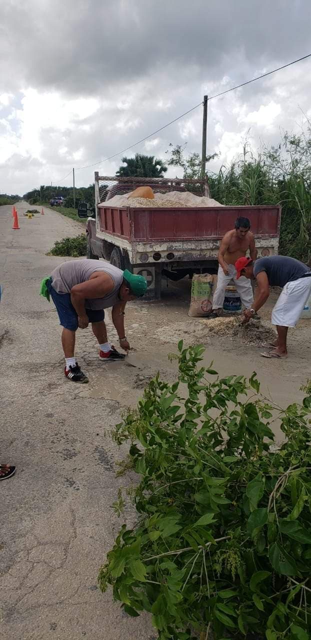 Ciudadanos bachean por su cuenta, en Solferino y Chiquilá
