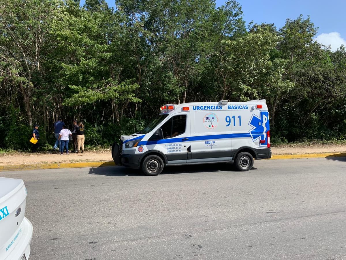 Hallan cuerpo colgado en área verde de Playa del Carmen