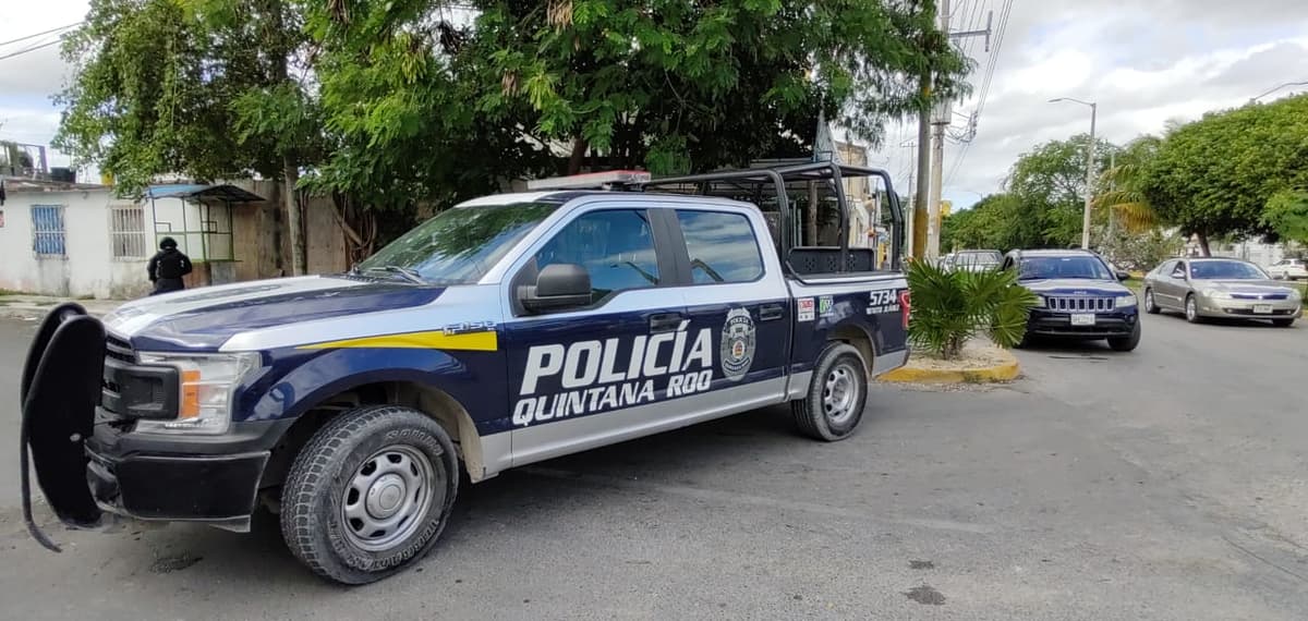 En persecución, detiene policía a 12 personas en Cancún; 6 son procesados