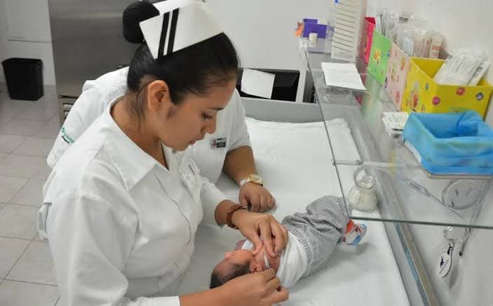 Enfermeras se van a hospitales privados por falta de plazas; “Jesús Kumate” sigue con carencias