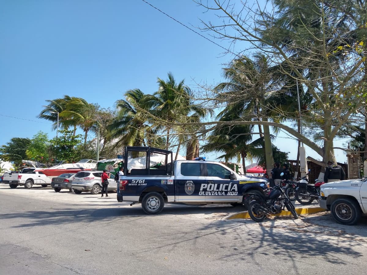 Asesinato a balazos frente a restaurante de Puerto Juárez, en Cancún