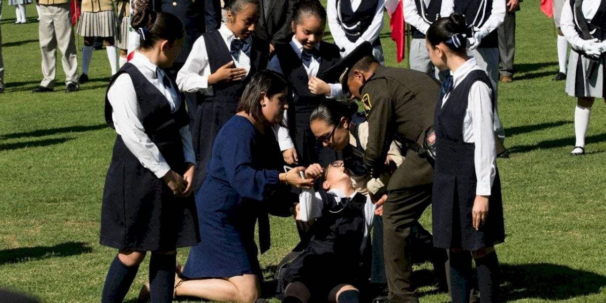 Niños se desmayan en ceremonia por Día de la Bandera debido a altas temperaturas