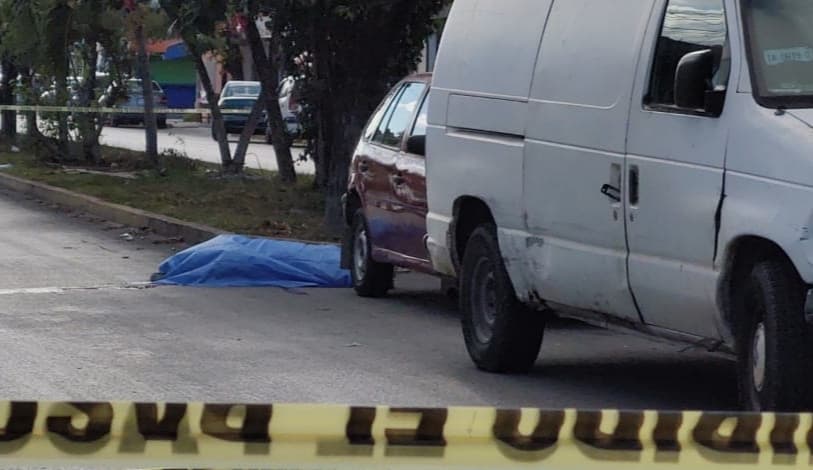 Asaltantes matan a transeúnte a puñaladas en Cancún