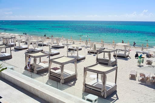 Acuden inspectores federales a Mamita's, luego del supuesto cierre