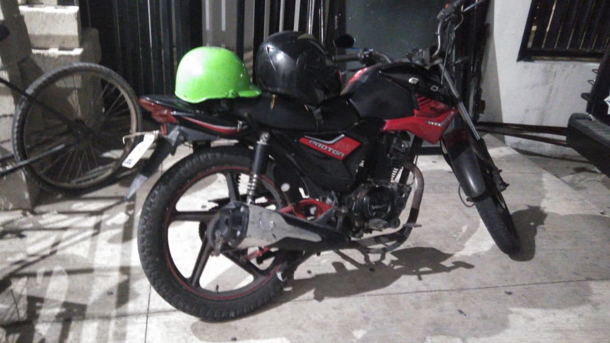 Detienen a dos con marihuana; paseaban en moto en Cozumel