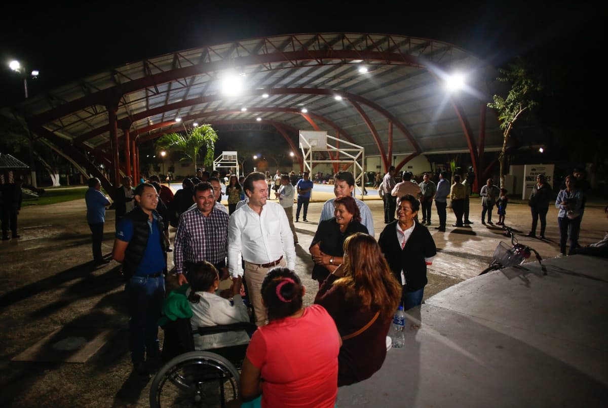 Supervisa Pedro Joaquín modernización de luminarias en Cozumel