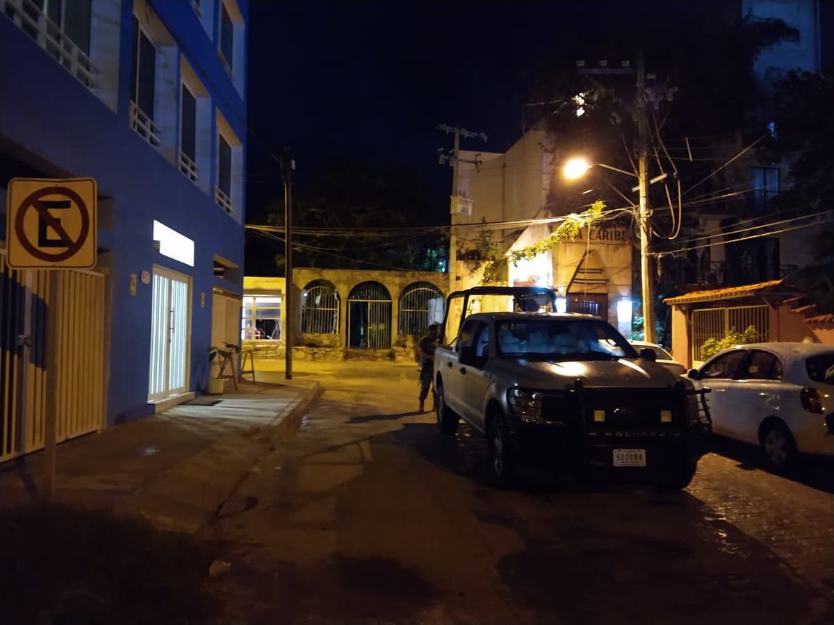 Atacan a balazos a hotel en Puerto Juárez, atrapan a dos responsables