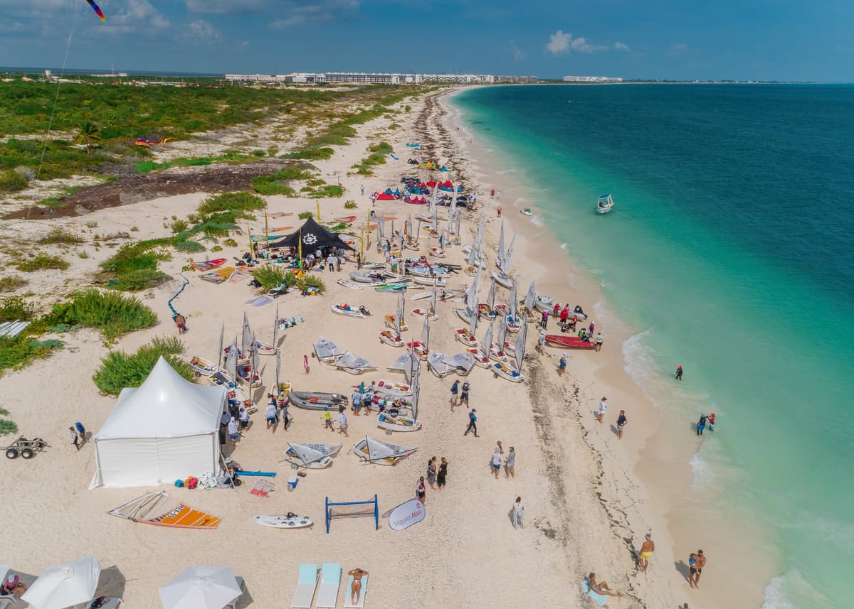 Se disputan regata Circuito “Aarón Sáenz” en Costa Mujeres