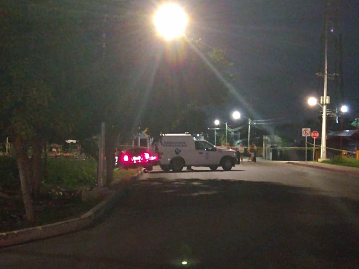 Ejecutan a conductor de Mini Cooper frente al bar “La Hija de Cuauhtémoc” en Cancún