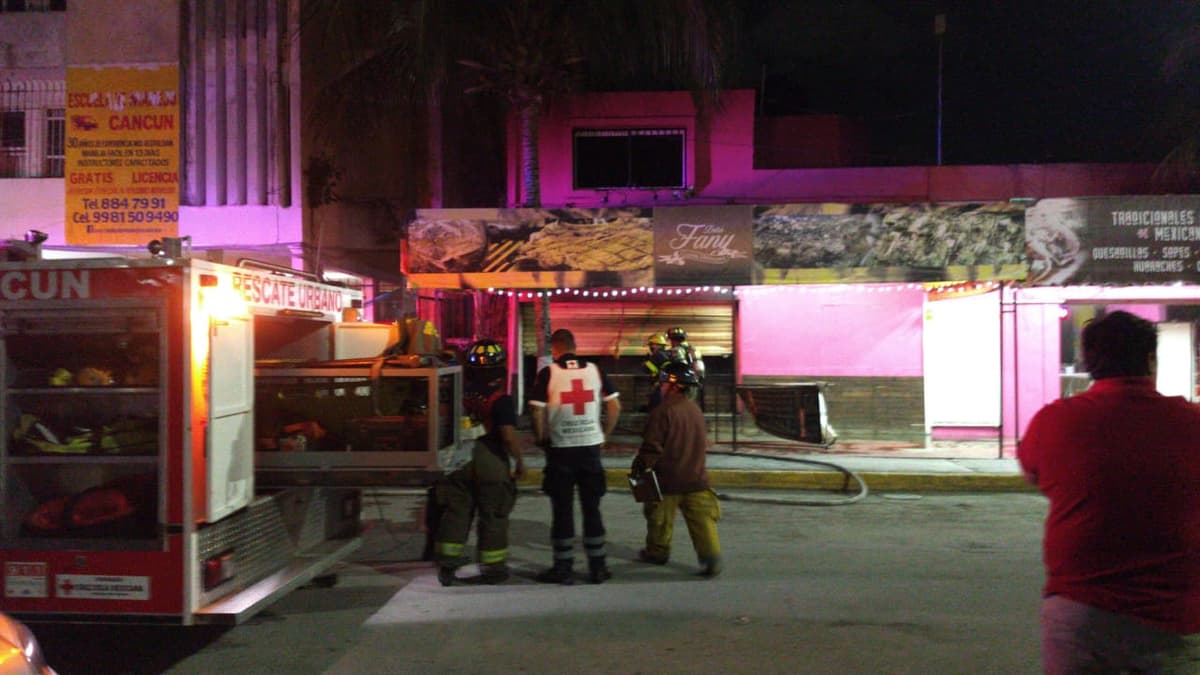 Incendio en restaurante frente al Mercado 28 en Cancún es sofocado