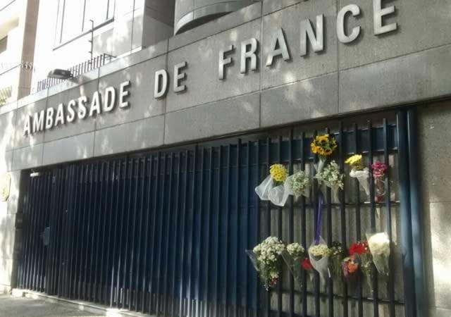 Aclara embajada francesa que no hay parentesco con víctima acuchillada en Cancún