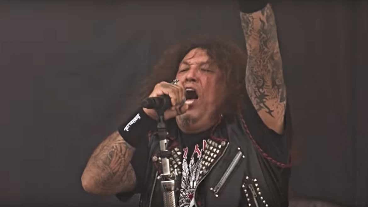 Chuck Billy, vocalista de Testament da positivo a coronavirus