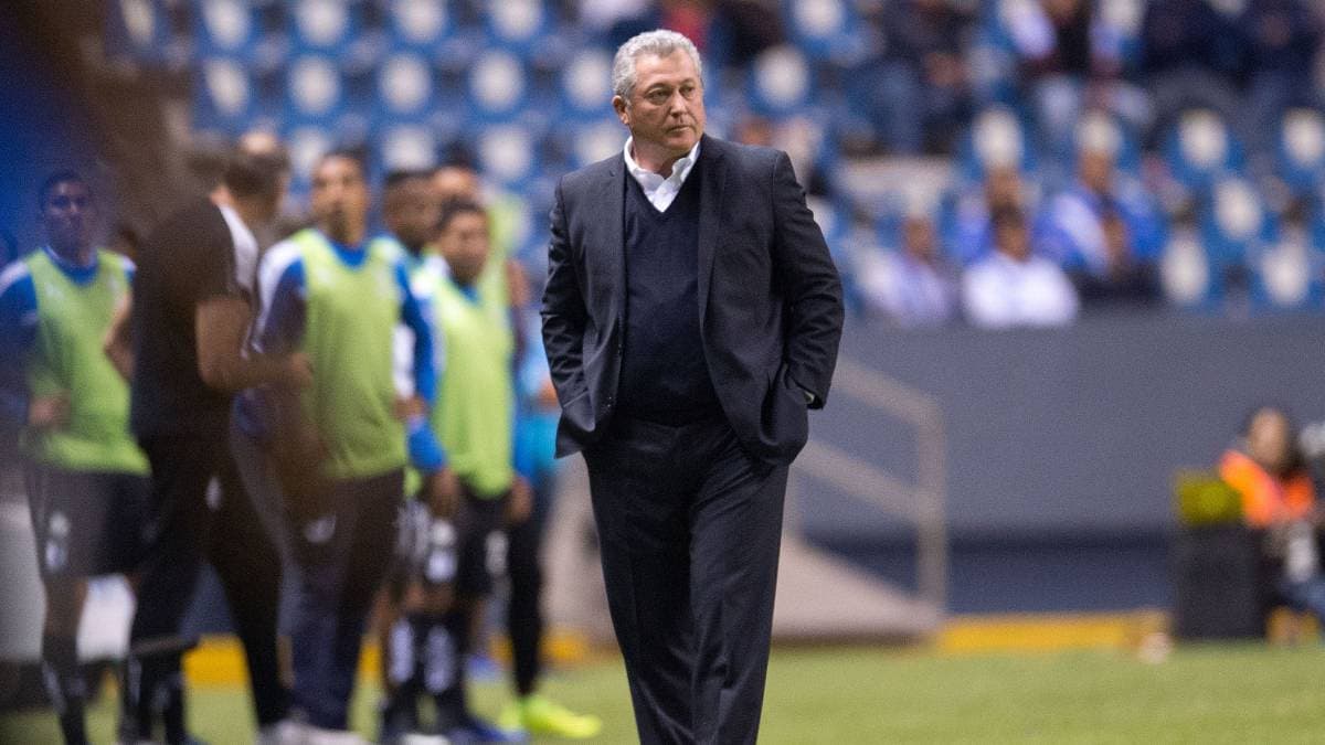 Gallos disminuye sueldos de jugadores y cuerpo técnico