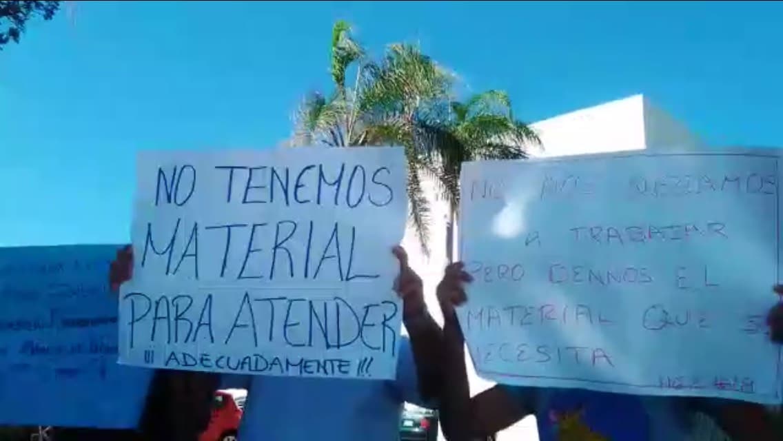 ¡No tienen cómo atender el COVID-19! Personal de salud en Playa reclama en las calles