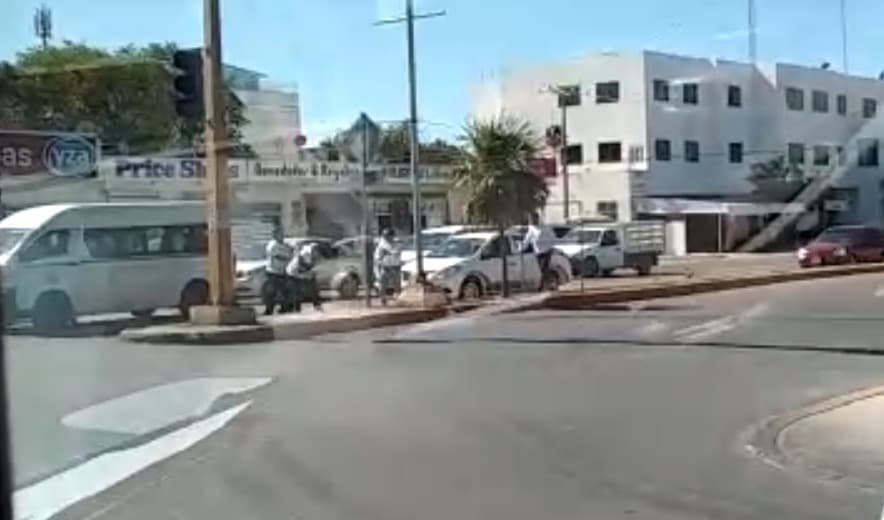 No les importó el coronavirus y  un taxista y chofer se agarraron a golpes en Playa del Carmen