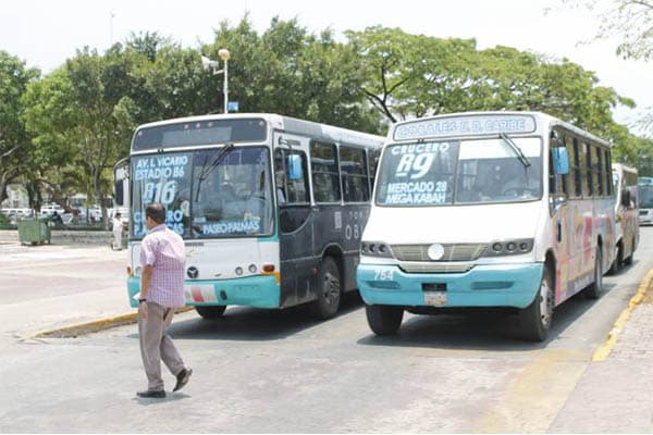 Circulan menos unidades de transporte público en Cancún por coronavirus