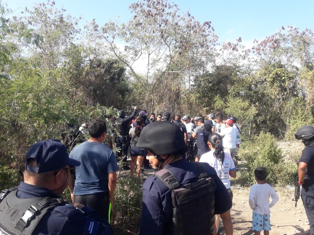 Frenan policías intento de invasión en Akumal