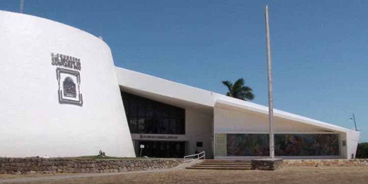 Prohíbe Reyna Durán entrada de Alberto Batún al Congreso