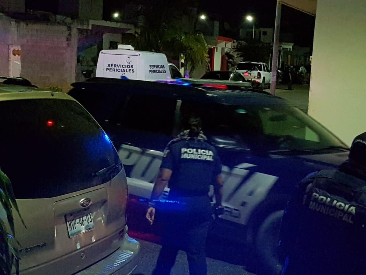 Sicarios ejecutan a mujer, al no encontrar a su esposo en Playa del Carmen