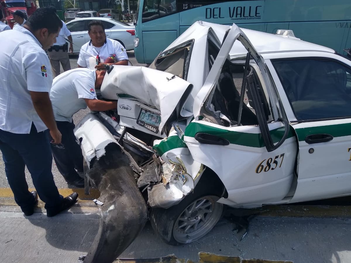 Fuerte choque deja varios lesionados en el bulevar Colosio, en Cancún