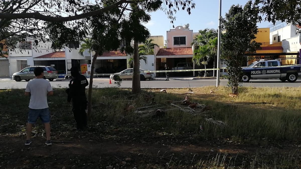 Intercambio de balazos entre policías y delincuentes en Cancún