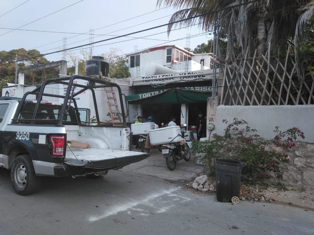 Comando armado asalta tortillería en Tulum