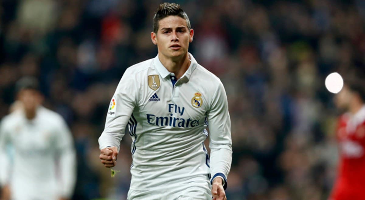 James Rodríguez cerca de los Wolves