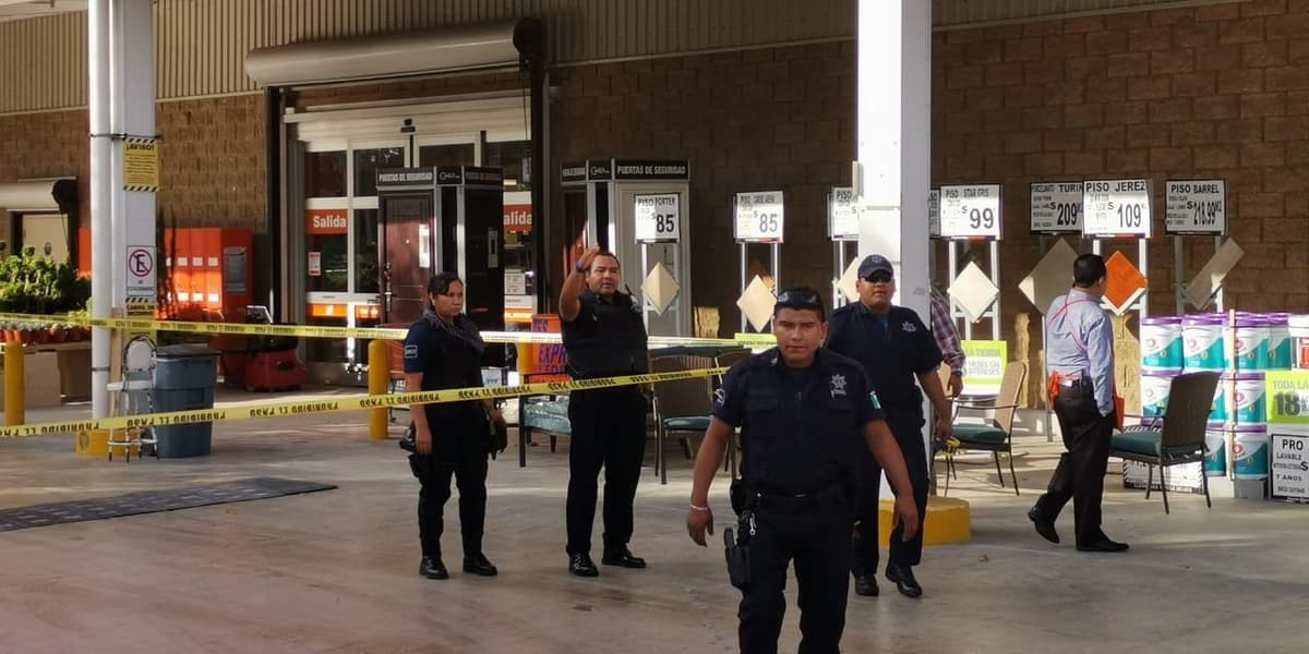 Agarran robacoches en estacionamiento de Home Depot en Playa del Carmen