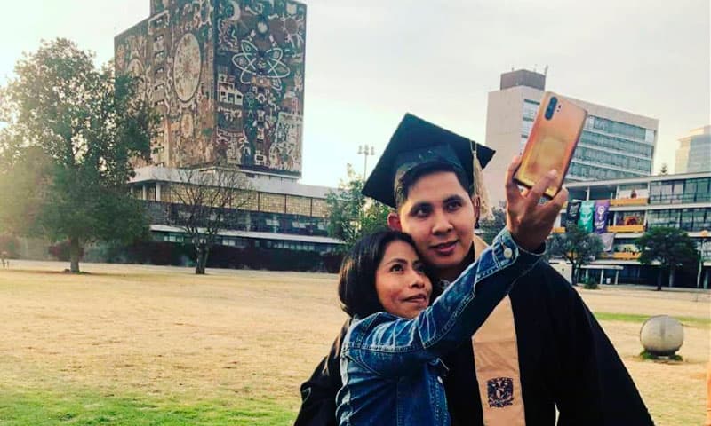 Yalitza Aparicio celebra orgullosa la graduación de su novio en Ciudad Universitaria