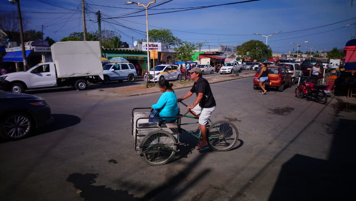 Dependencias vacías en Chetumal, pero mercados y comercios como costumbre