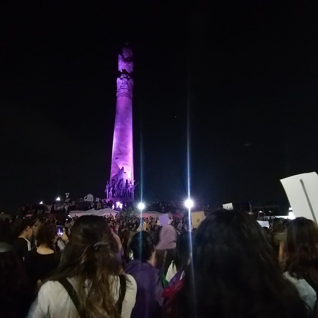 Marcha del 8 de marzo en CDMX dejó siete heridos, entre ellos policías